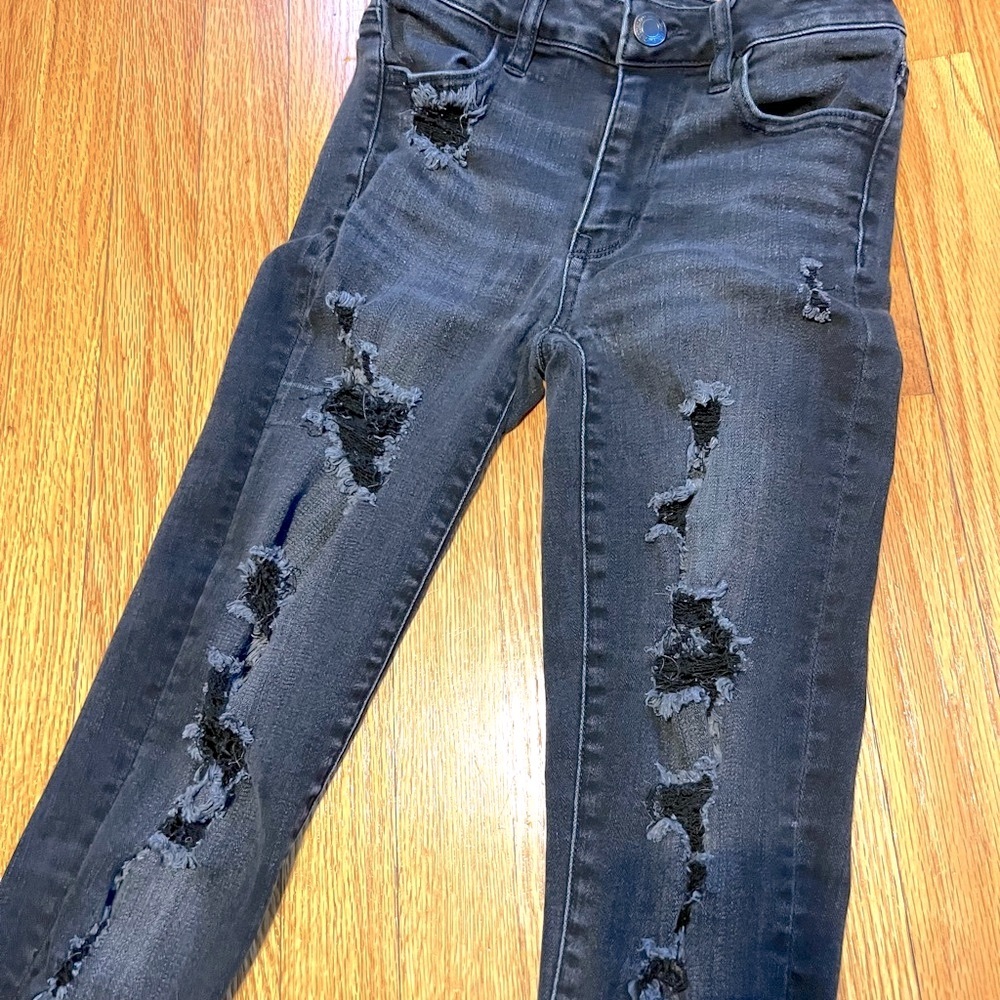 American Eagle Hi Rise Super Stretch Ripped jeans